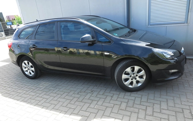 Opel Astra cena 28900 przebieg: 200000, rok produkcji 2015 z Brzeg małe 466